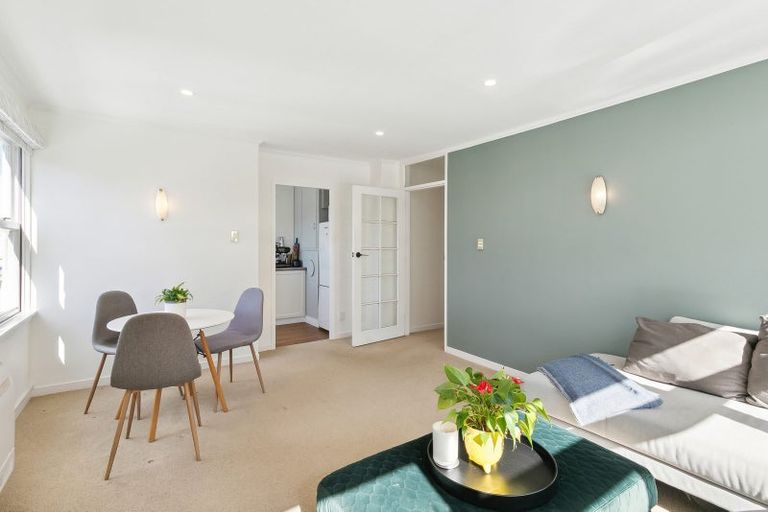Photo of property in Newman Court Apartments, 2 Newman Terrace, Thorndon, Wellington, 6011