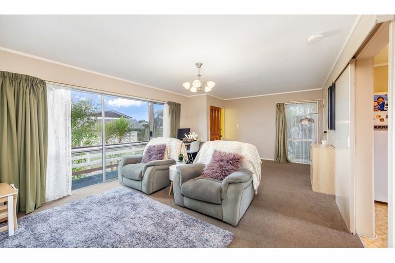 Photo of property in 1/17 Ballater Place, Highland Park, Auckland, 2010