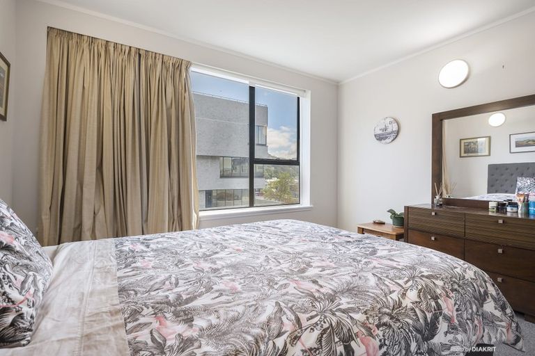Photo of property in Hobson Court Flats, 33/70 Hobson Street, Thorndon, Wellington, 6011
