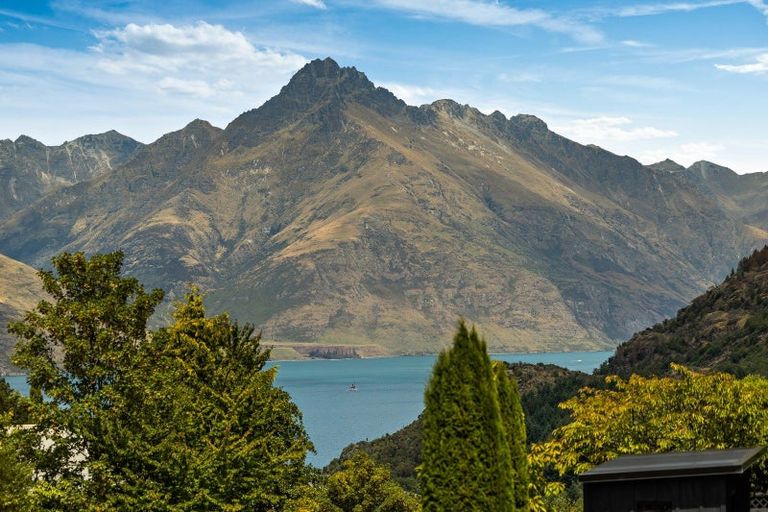 Photo of property in 1b Dart Place, Fernhill, Queenstown, 9300