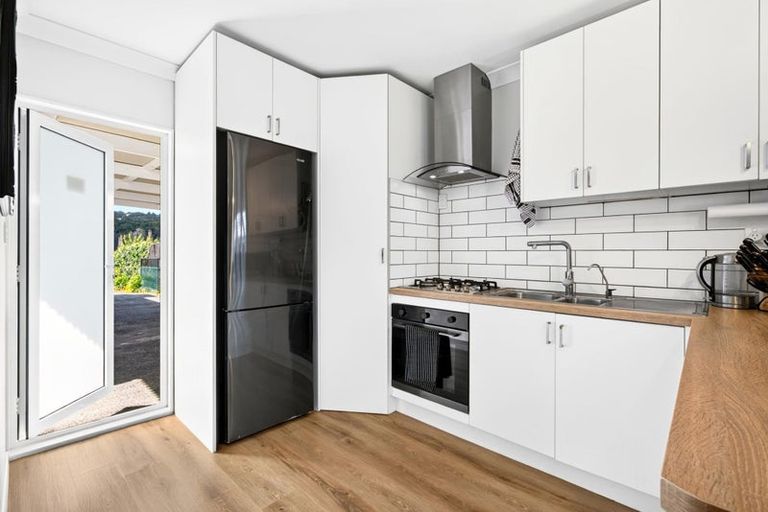 Photo of property in 3 Huruhuru Road, Massey, Auckland, 0614