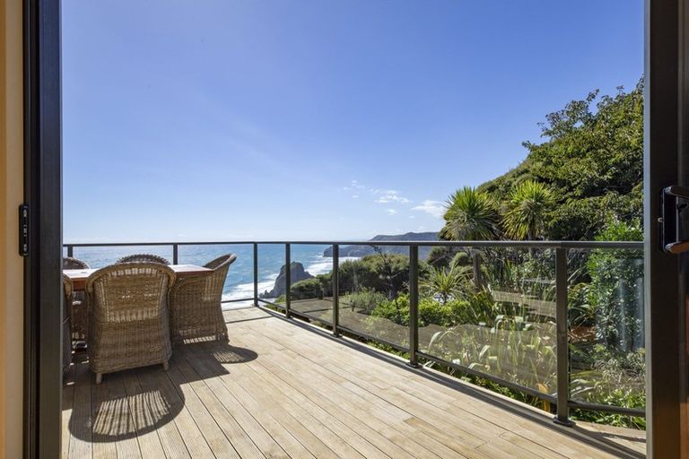 Photo of property in 85 Piha Road, Piha, New Lynn, 0772