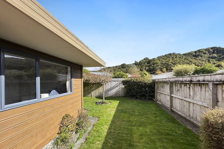 Photo of property in 25 Sun Valley Grove, Wainuiomata, Lower Hutt, 5014