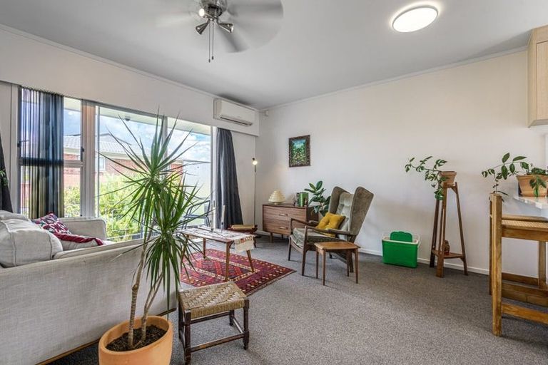 Photo of property in 1/23 Taitua Drive, Te Atatu South, Auckland, 0610