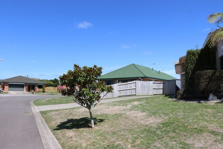 Photo of property in 38 Summerland Crescent, Papamoa Beach, Papamoa, 3118