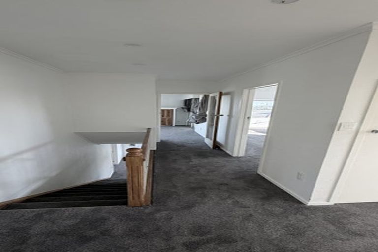 Photo of property in 1/166 East Coast Road, Forrest Hill, Auckland, 0620