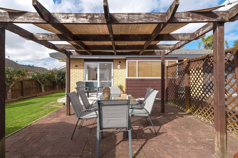 Photo of property in 2/39 Mcleod Road, Henderson, Auckland, 0612