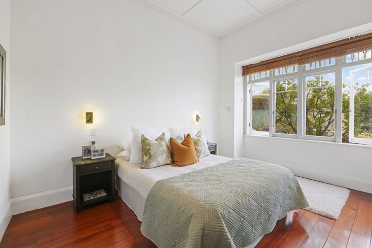 Photo of property in 147 Queen Street, Northcote Point, Auckland, 0627