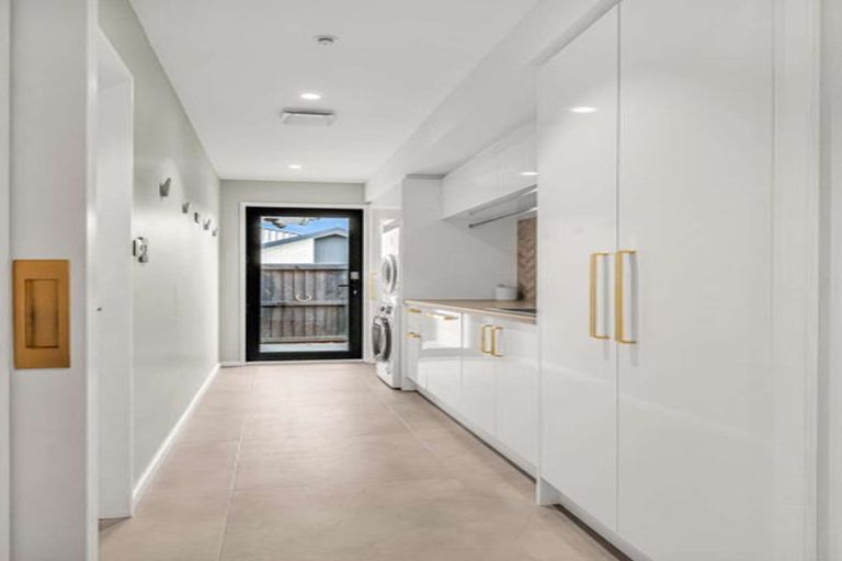 Photo of property in 33 Tara Crescent, Woodend, 7610