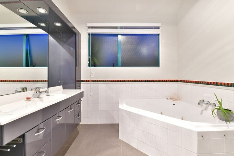 Photo of property in 12 Ascot Way, Orewa, 0931