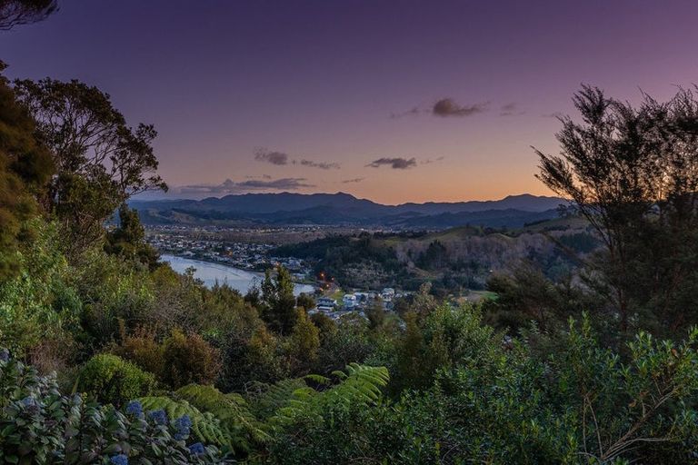 Photo of property in 10 Rabbit Way, Whitianga, 3510