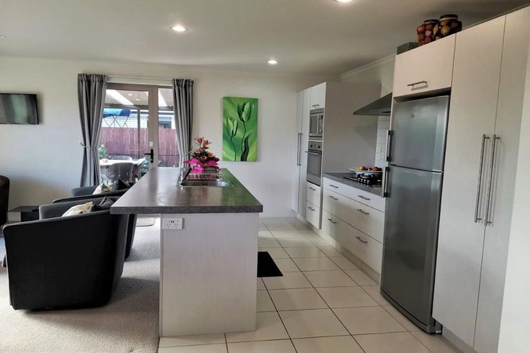 Photo of property in 5 Kowi Lakes Drive, One Tree Point, 0118