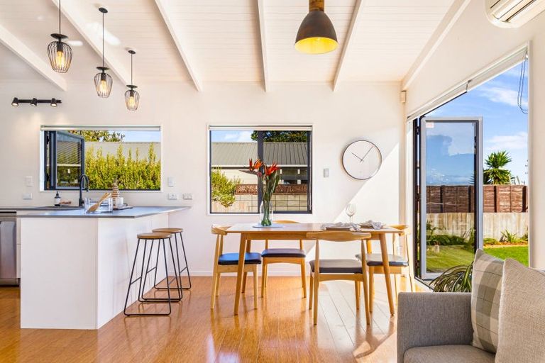 Photo of property in 10 Edwin Mitchelson Road, Muriwai, Waimauku, 0881