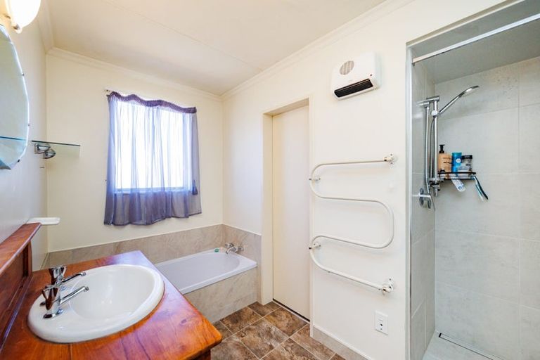 Photo of property in 42a Clifton Terrace, Fitzherbert, Palmerston North, 4410