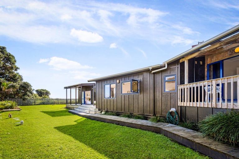Photo of property in 10 Edwin Mitchelson Road, Muriwai, Waimauku, 0881