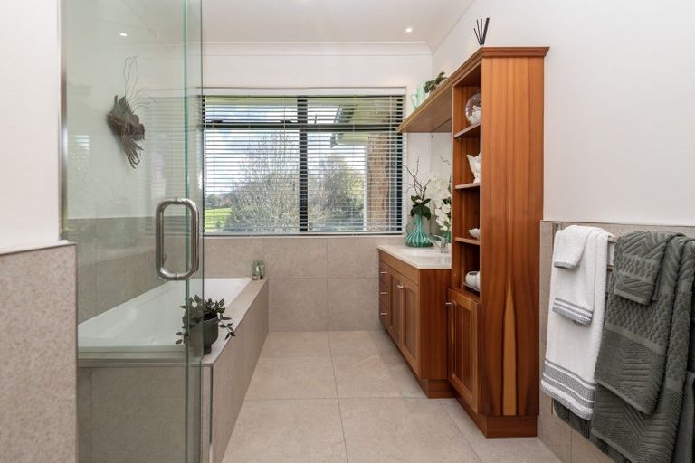 Photo of property in 384 Clifton Road, Whitford, Howick, 2571