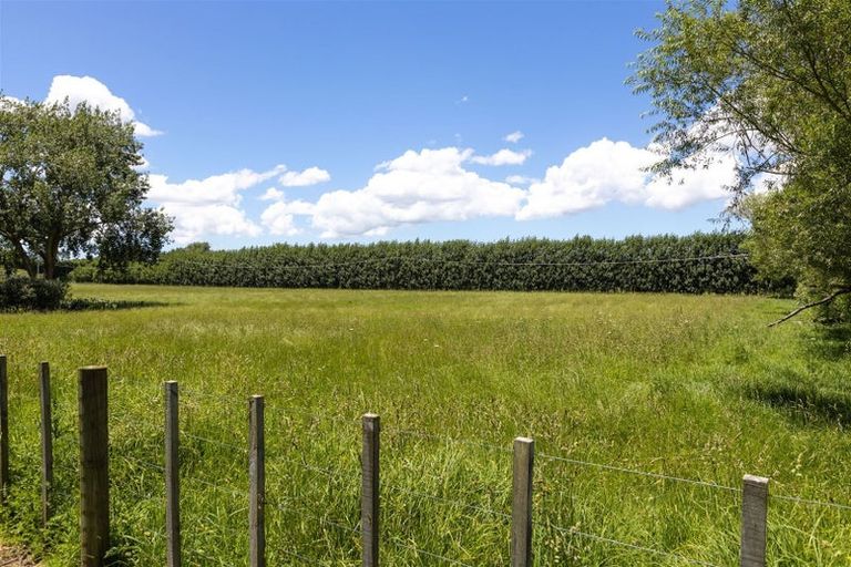 Photo of property in 76 Riverland Road, Kumeu, 0892