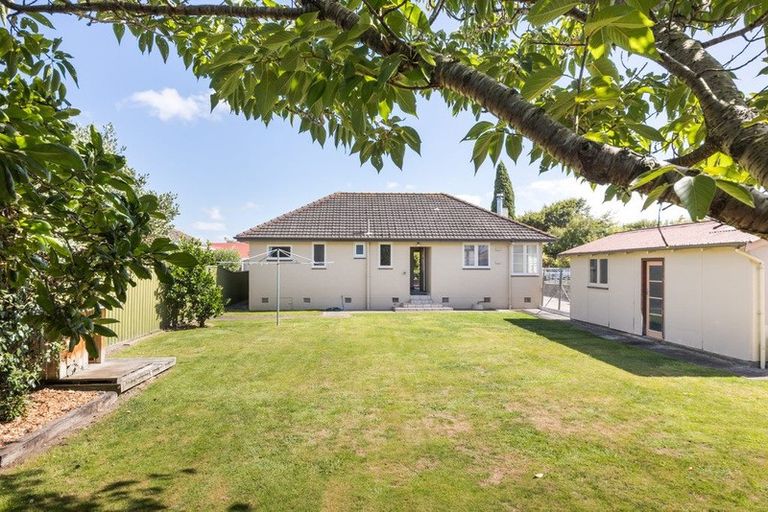 Photo of property in 20 Milton Street, Roslyn, Palmerston North, 4414