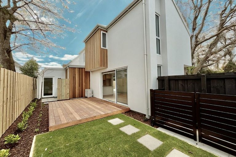 Photo of property in 98a Geraldine Street, Edgeware, Christchurch, 8013