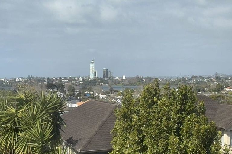 Photo of property in 2/18 Stanley Avenue, Milford, Auckland, 0620