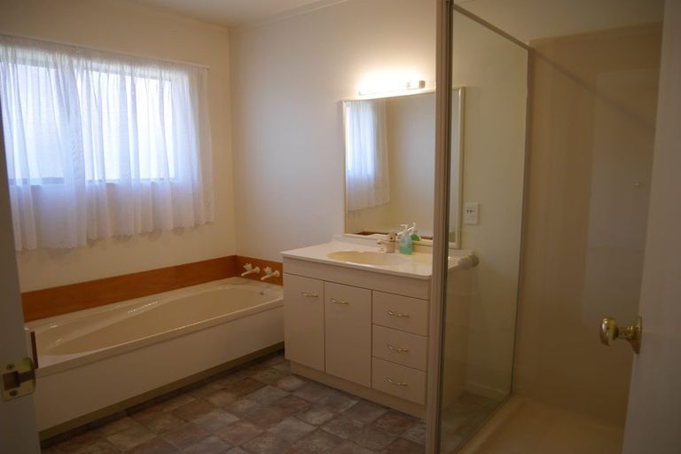 Photo of property in 125 Queens Road, Waikanae Beach, Waikanae, 5036