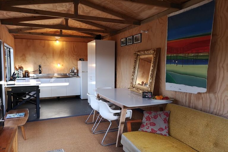 Photo of property in 23 Rayner Road, Piha, 0772