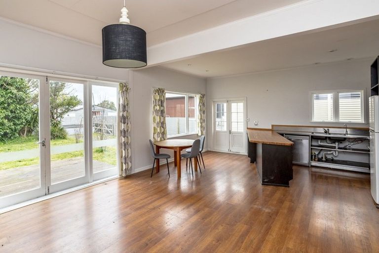 Photo of property in 36 Jellicoe Street, Martinborough, 5711