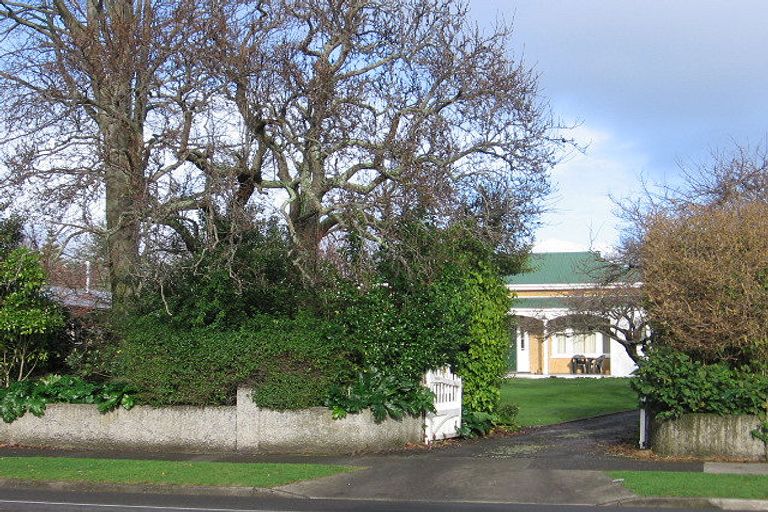 Photo of property in 240 Victoria Avenue, Hokowhitu, Palmerston North, 4410