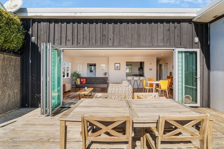 Photo of property in 93 Wade River Road, Stanmore Bay, Whangaparaoa, 0932