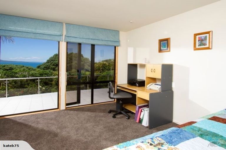 Photo of property in 2/19 Churchill Road, Murrays Bay, Auckland, 0630