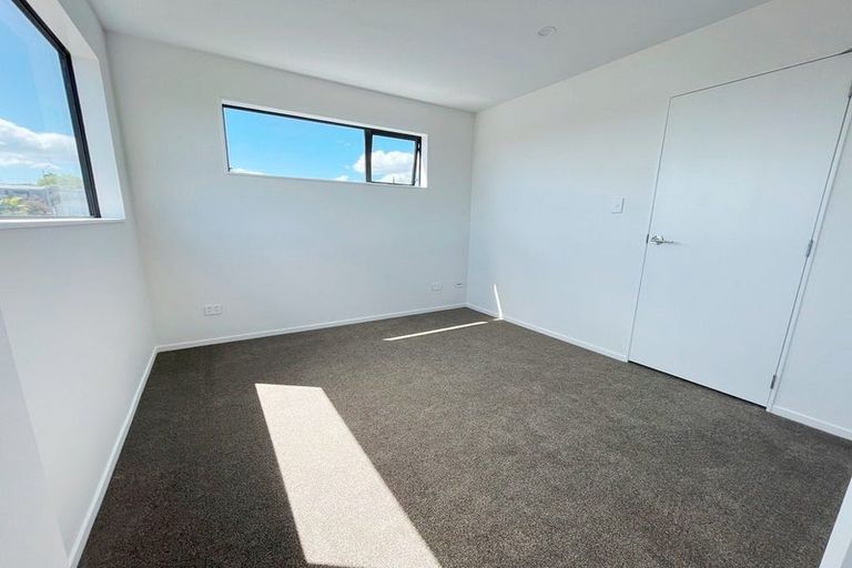 Photo of property in 15 Raupeti Lane, Henderson, Auckland, 0612