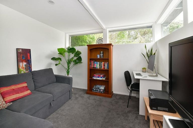 Photo of property in 16 Forrest Hill Road, Forrest Hill, Auckland, 0620