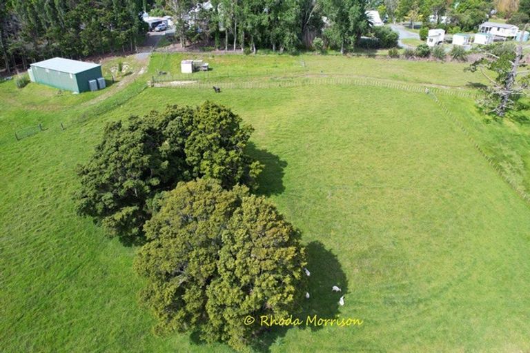 Photo of property in 69 Matakohe Wharf Road, Matakohe, 0593