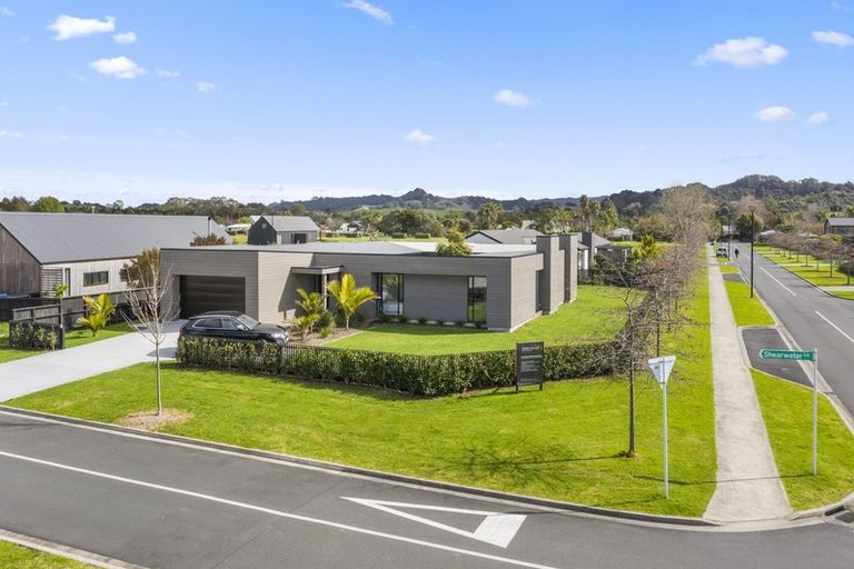 Photo of property in 2 Shearwater Lane, Point Wells, 0986