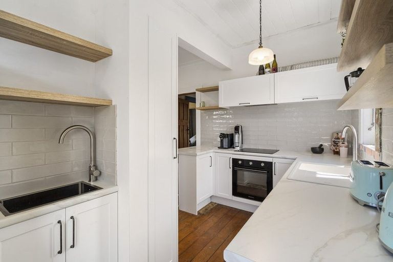 Photo of property in 1 Tapuaeotu Way, Welcome Bay, Tauranga, 3112