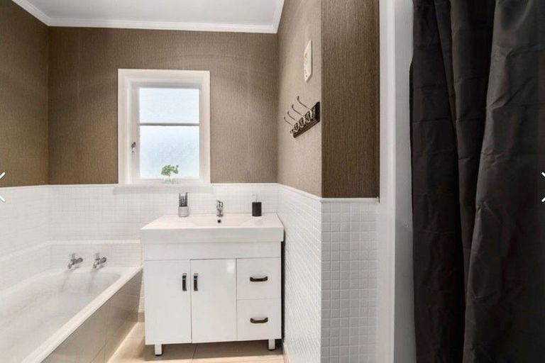 Photo of property in 6 Wharenui Road, Owhata, Rotorua, 3010