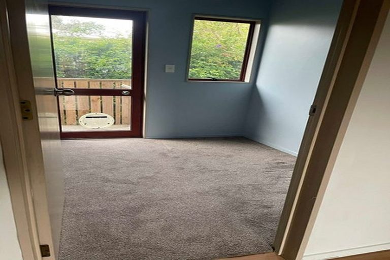 Photo of property in 18 Triangle Road, Massey, Auckland, 0614