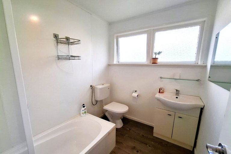 Photo of property in 2/14 Ozich Avenue, Te Atatu South, Auckland, 0610