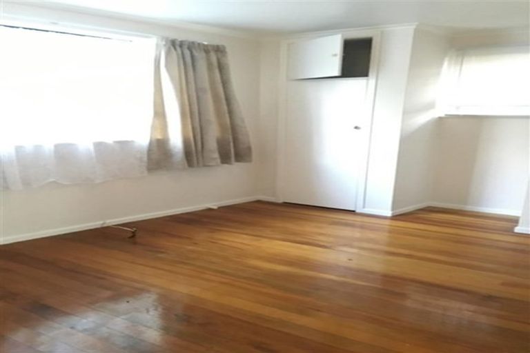 Photo of property in 26 Kingdale Road, Henderson, Auckland, 0610