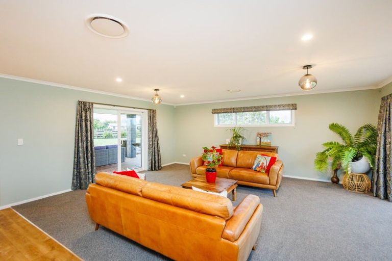 Photo of property in 21 Loveston Lane, Kelvin Grove, Palmerston North, 4470