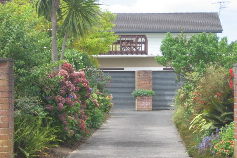 Photo of property in 1/44 James Evans Drive, Northcote, Auckland, 0627