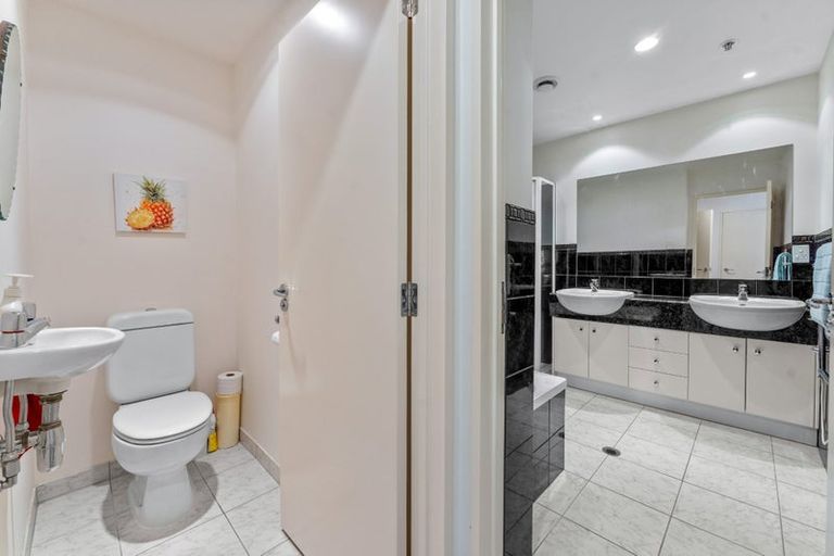 Photo of property in 4e/175 Hurstmere Road, Takapuna, Auckland, 0622