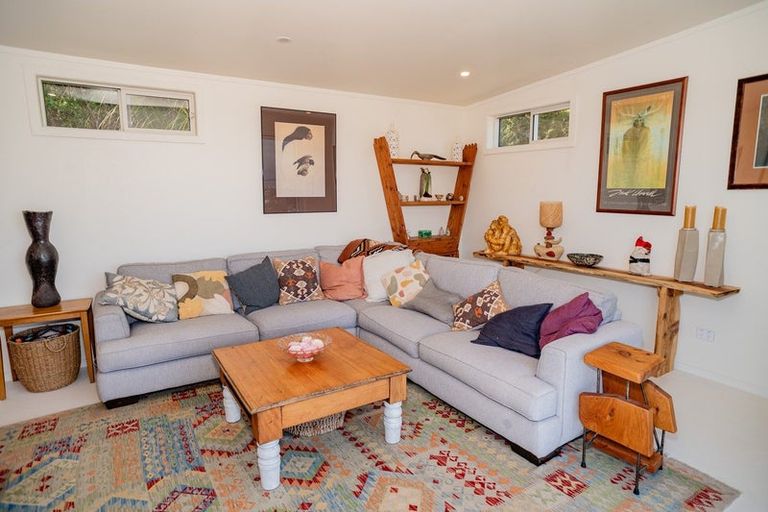 Photo of property in 50 Oxford Terrace, Coromandel, 3506