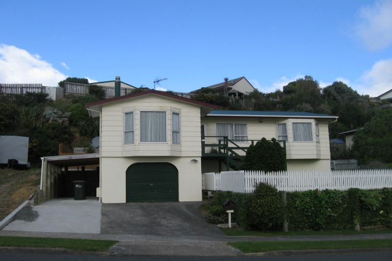 Photo of property in 4 Tarras Grove, Kelson, Lower Hutt, 5010