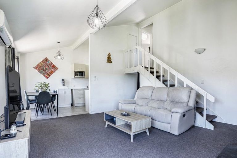Photo of property in 1/4 Eugen Place, Bayview, Auckland, 0629