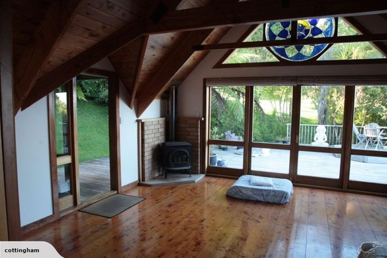 Photo of property in 122 Lone Kauri Road, Karekare, New Lynn, 0772