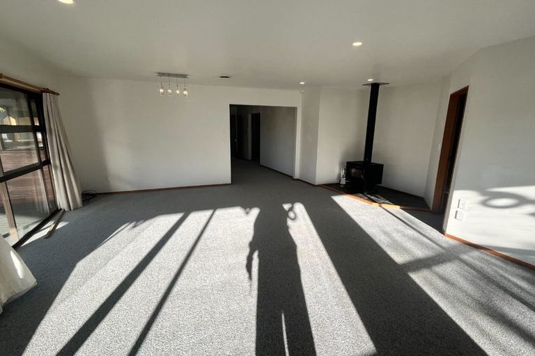 Photo of property in 28 Pohutukawa Avenue, Red Beach, 0932