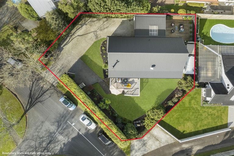 Photo of property in 57 Kurnell Drive, Botany Downs, Auckland, 2010