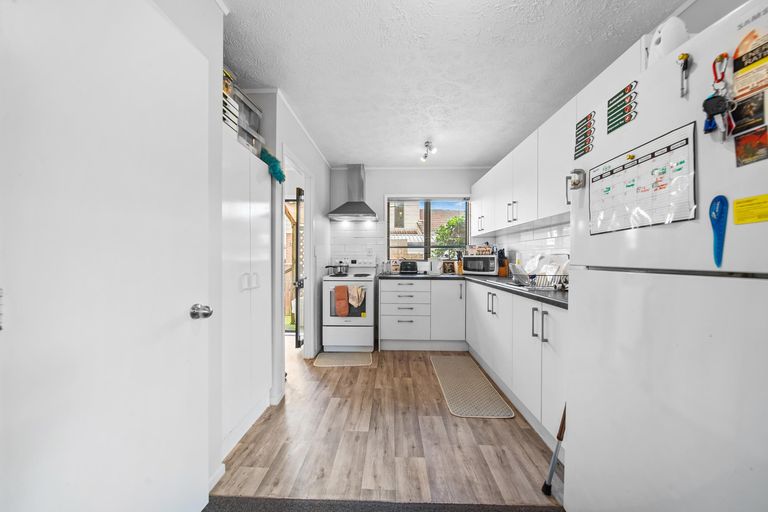 Photo of property in 2/397 Roscommon Road, Clendon Park, Auckland, 2103