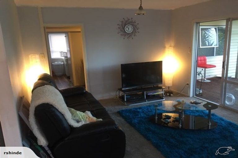 Photo of property in 1/4 Kaurilands Road, Titirangi, Auckland, 0604